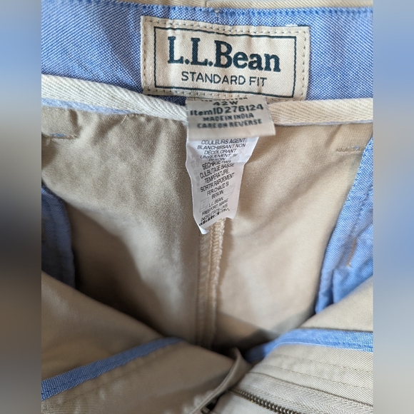 L. L. Bean Beige Standard Fit 42W Men's Shorts - Picture 3 of 6